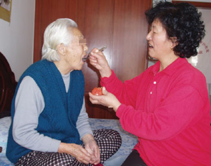 深度剖析:如何为老年人提供专业护理服务